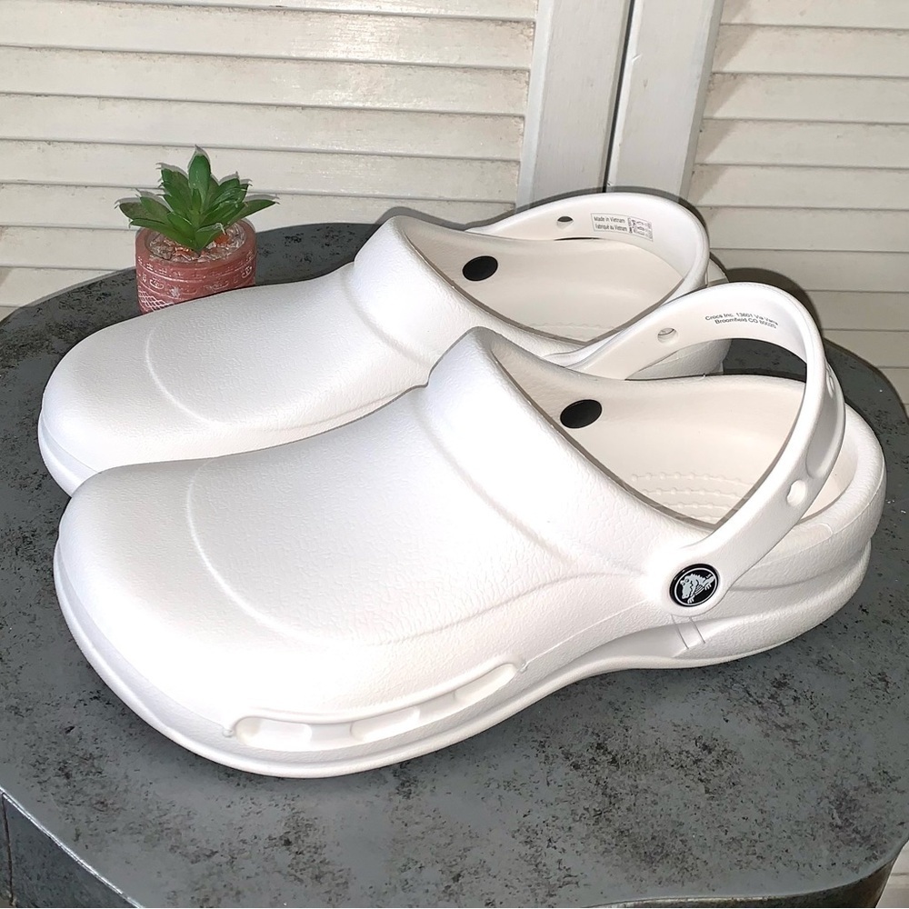 Crocs Bistro Slip Resistant Work Clogs White New with tags Women’s size 9
